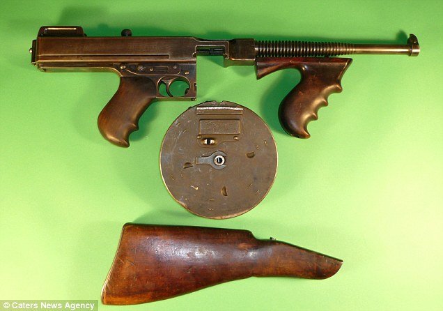 Στο σφυρί τα όπλα των θρυλικών Μπόνι και Κλάιντ [εικόνες] | iefimerida.gr 0