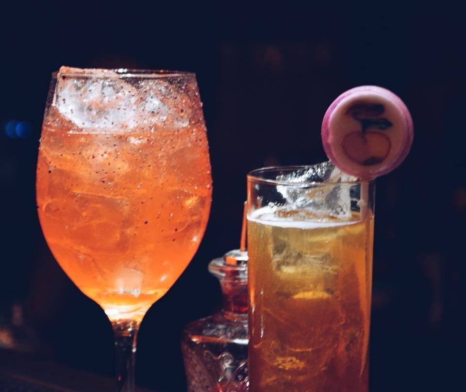 Οσό για το Happy Hour, μην το χάσεις... είναι Δευτέρα-Πέμπτη 6-9 το βράδυ.