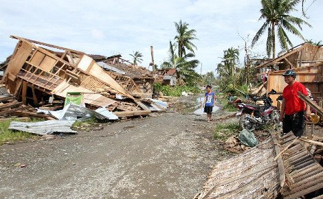 Σοκαριστικές φωτογραφίες από το πέρασμα του φονικού τυφώνα στις Φιλιππίνες [εικόνες] | iefimerida.gr 7
