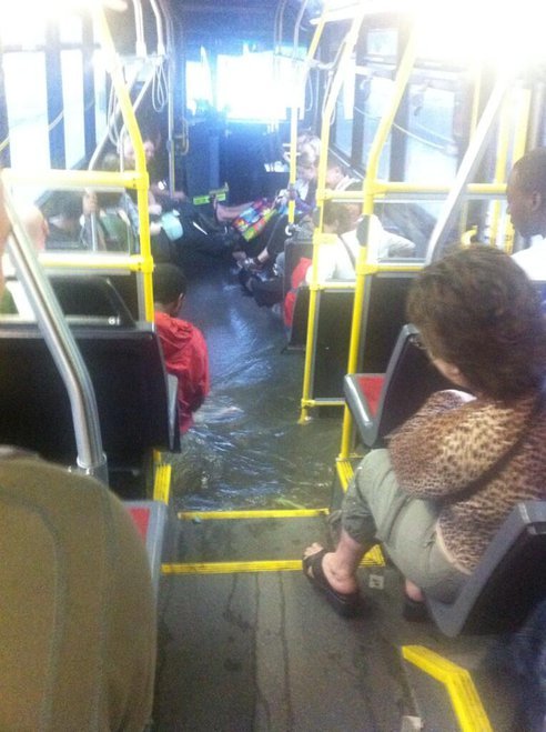 Πνίγηκε το Τορόντο: Ξέσπασε η ισχυρότερη καταιγίδα στην ιστορία της πόλης [εικόνες] | iefimerida.gr 2