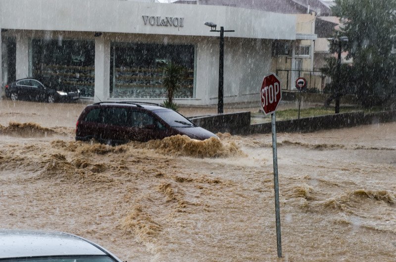 Σφοδρή καταιγίδα με χαλάζι και κεραυνούς έπληξε την Αττική [εικόνες] | iefimerida.gr 4