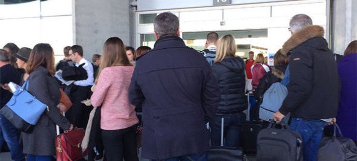 Συναγερμός στη Γαλλία: Εκκενώθηκε το αεροδρόμιο της Μπορντό -Πληροφορίες για βόμβα [εικόνες] | iefimerida.gr 1