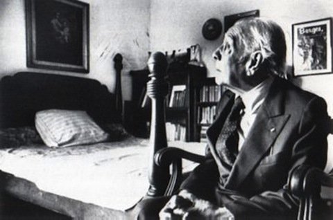 Εκπληκτικές φωτογραφίες κορυφαίων συγγραφέων μέσα στα σπίτια τους [εικόνες] | iefimerida.gr 1