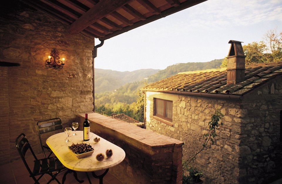 Χωριά στην Ιταλία μετατράπηκαν ολόκληρα σε ξενοδοχεία  [εικόνες] | iefimerida.gr 4