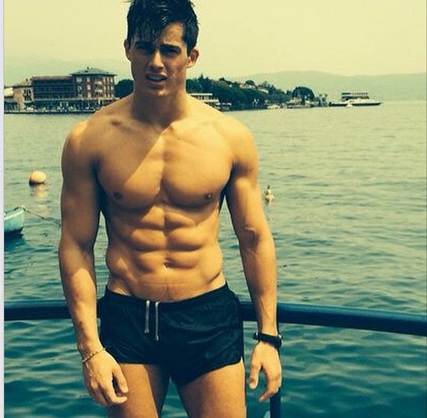 Αυτός είναι ο πιο «καυτός» καθηγητής μαθηματικών στον κόσμο -Κοιλιακοί φέτες, θανατηφόρο βλέμμα [εικόνες] | iefimerida.gr 3