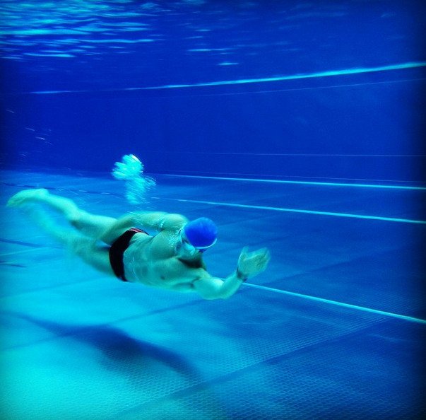 Αυτός είναι ο πιο «καυτός» καθηγητής μαθηματικών στον κόσμο -Κοιλιακοί φέτες, θανατηφόρο βλέμμα [εικόνες] | iefimerida.gr 10