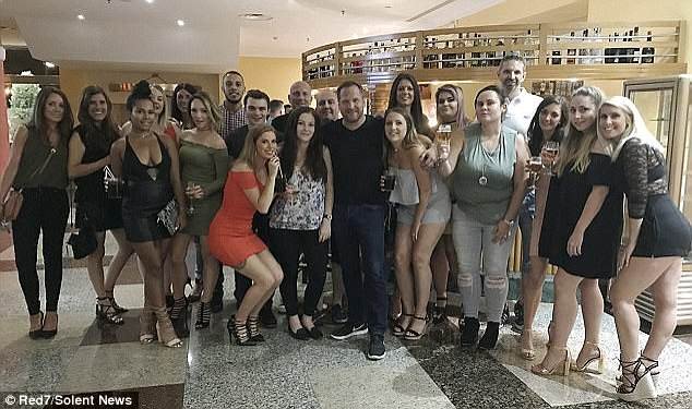 Αυτό είναι το πιο γενναιόδωρο αφεντικό του κόσμου -Δωρίζει πολυτελείς διακοπές | iefimerida.gr 2