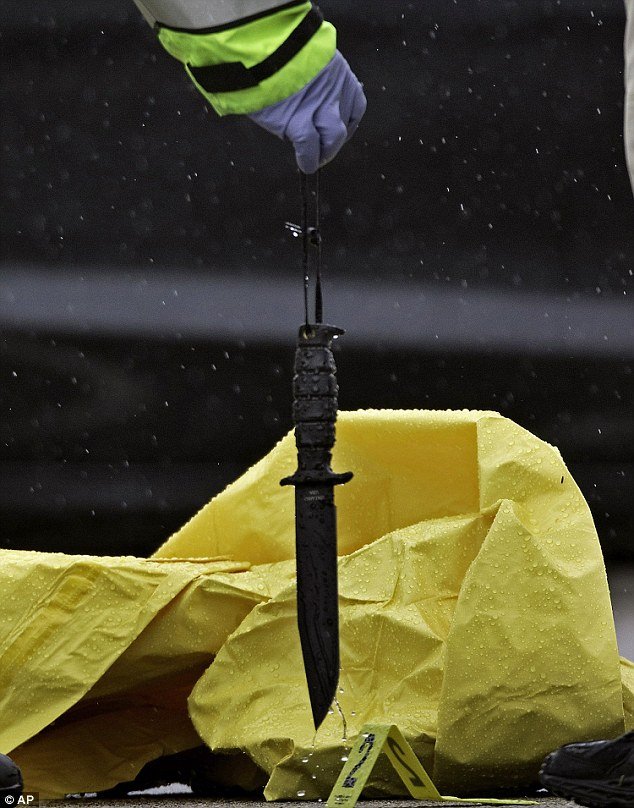 ΗΠΑ: Αστυνομικοί πυροβόλησαν επίδοξο ισλαμιστή -Στη δημοσιότητα το βίντεο με τον θάνατό του[εικόνες & βίντεο] | iefimerida.gr 2