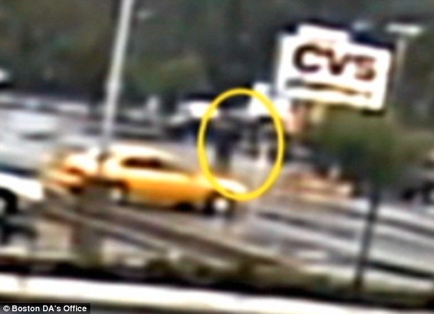 ΗΠΑ: Αστυνομικοί πυροβόλησαν επίδοξο ισλαμιστή -Στη δημοσιότητα το βίντεο με τον θάνατό του[εικόνες & βίντεο] | iefimerida.gr 1