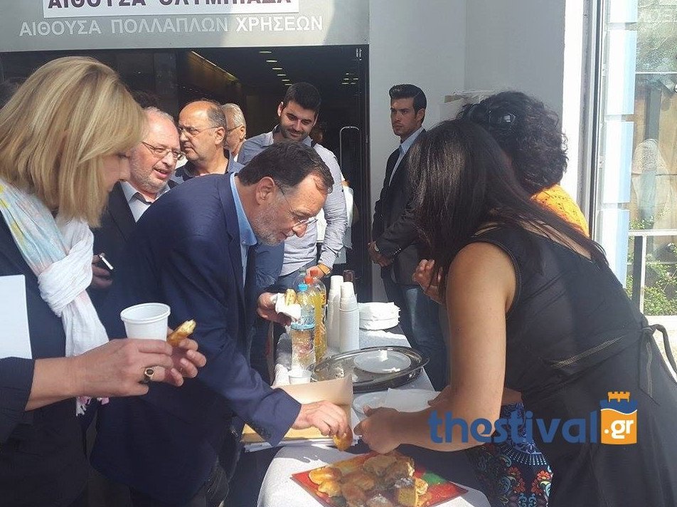 Ο λαχταριστός μπουφές Λαφαζάνη μετά την ΔΕΘ - Η Ζωή πήρε... μαζί της το πιάτο [εικόνες] | iefimerida.gr 1