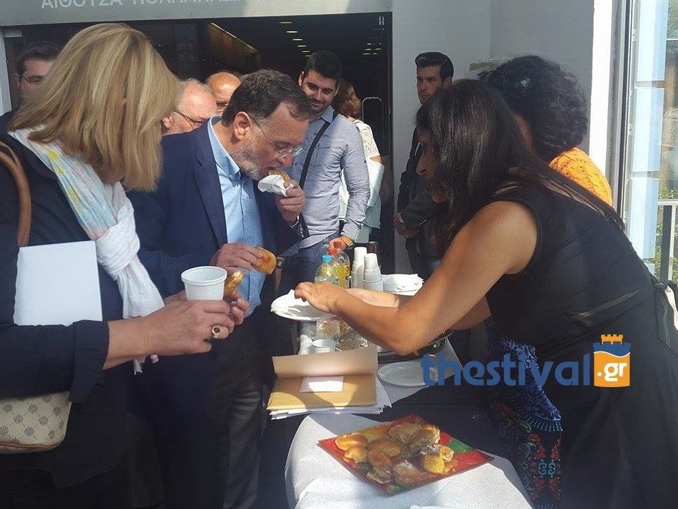 Ο λαχταριστός μπουφές Λαφαζάνη μετά την ΔΕΘ - Η Ζωή πήρε... μαζί της το πιάτο [εικόνες] | iefimerida.gr 0