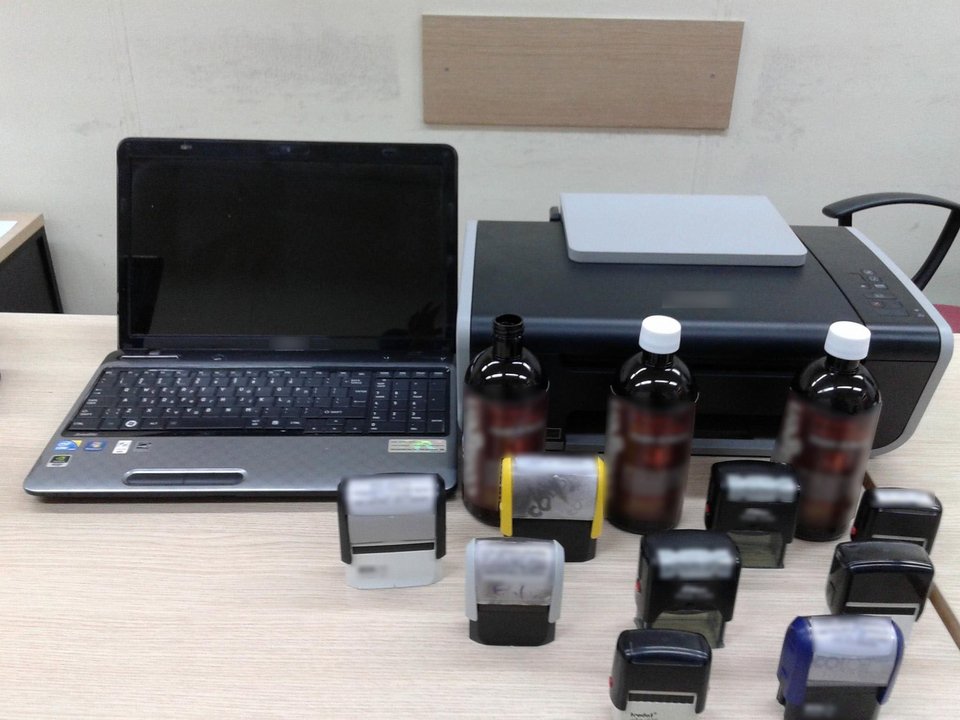 Γνωστή παρουσιάστρια συνελήφθη στο Κολωνάκι να διακινεί «μαϊμού» συμπληρώματα διατροφής [εικόνες]  | iefimerida.gr 1