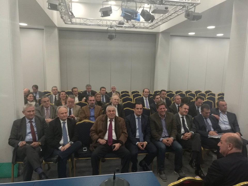 Στα θρανία οι βουλευτές της ΝΔ -Ο Αυγενάκης τους ενημέρωσε για την κάρτα μέλους [εικόνες] | iefimerida.gr 0