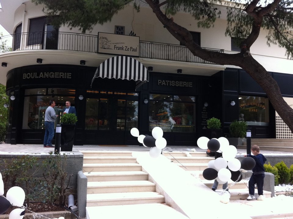 Κλείνουν οι καφενέδες του '60, ανοίγουν χλιδάτα μαγαζιά -Τι αλλάζει στην όψη της Αθήνας σε καιρό κρίσης [εικόνες] | iefimerida.gr 1