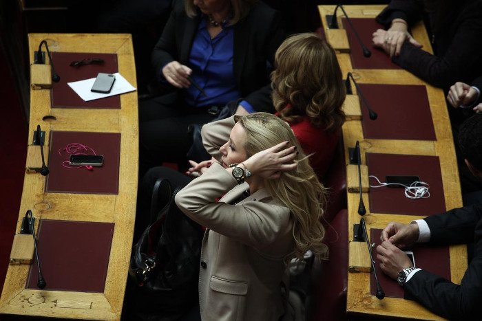 Τα καυτά φιλιά Καραμανλή στην Μαρία Σόδη -Ολα όσα έγιναν στην τρίτη ψηφοφορία [εικόνες] | iefimerida.gr 8