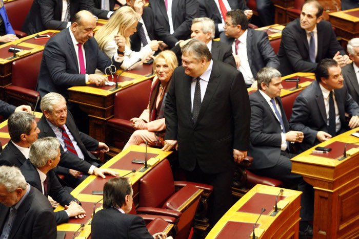 Τα καυτά φιλιά Καραμανλή στην Μαρία Σόδη -Ολα όσα έγιναν στην τρίτη ψηφοφορία [εικόνες] | iefimerida.gr 14