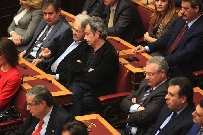 Τα καυτά φιλιά Καραμανλή στην Μαρία Σόδη -Ολα όσα έγιναν στην τρίτη ψηφοφορία [εικόνες] | iefimerida.gr 17