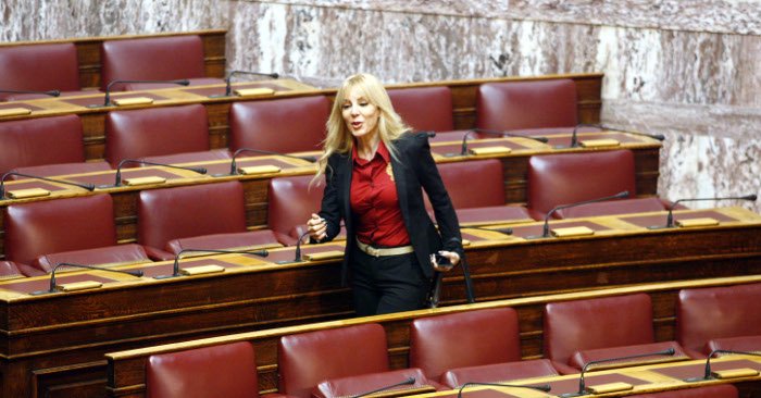 Τα καυτά φιλιά Καραμανλή στην Μαρία Σόδη -Ολα όσα έγιναν στην τρίτη ψηφοφορία [εικόνες] | iefimerida.gr 3