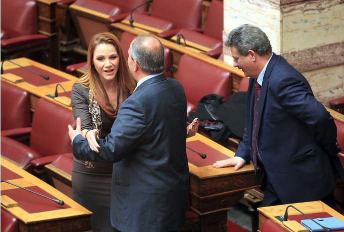 Τα καυτά φιλιά Καραμανλή στην Μαρία Σόδη -Ολα όσα έγιναν στην τρίτη ψηφοφορία [εικόνες] | iefimerida.gr 5