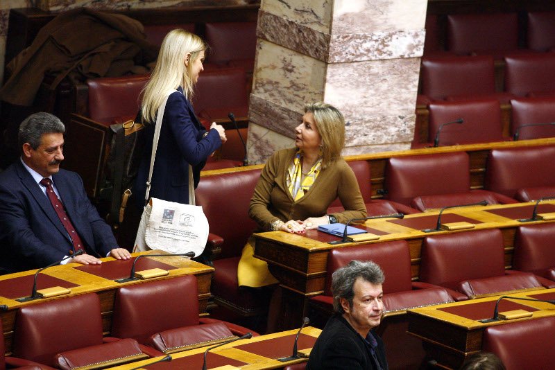 Τα καυτά φιλιά Καραμανλή στην Μαρία Σόδη -Ολα όσα έγιναν στην τρίτη ψηφοφορία [εικόνες] | iefimerida.gr 7