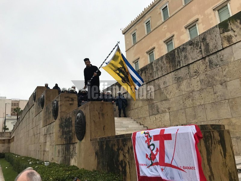 Ελάχιστοι, λόγω βροχής, στο συλλαλητήριο για τη Μακεδονία [εικόνες & βίντεο] | iefimerida.gr 6