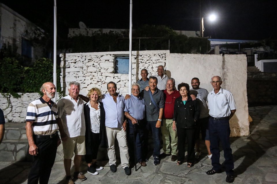 Ο Σταύρος Θεοδωράκης πήγε περιοδεία στην άγονη γραμμή και έστησε εκεί μια μικρή «βουλή» | iefimerida.gr 7