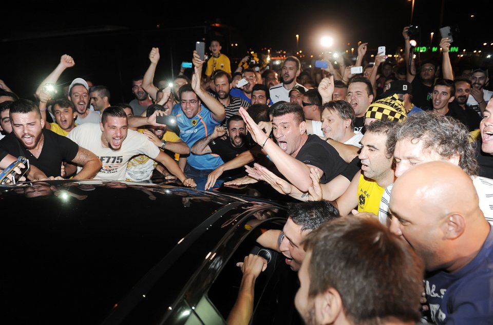 Λατρεία για τον Μπουονανότε - «Θα παίξω για τη φανέλα - Θέλω τίτλους με την ΑΕΚ» [εικόνες & βίντεο] | iefimerida.gr 4