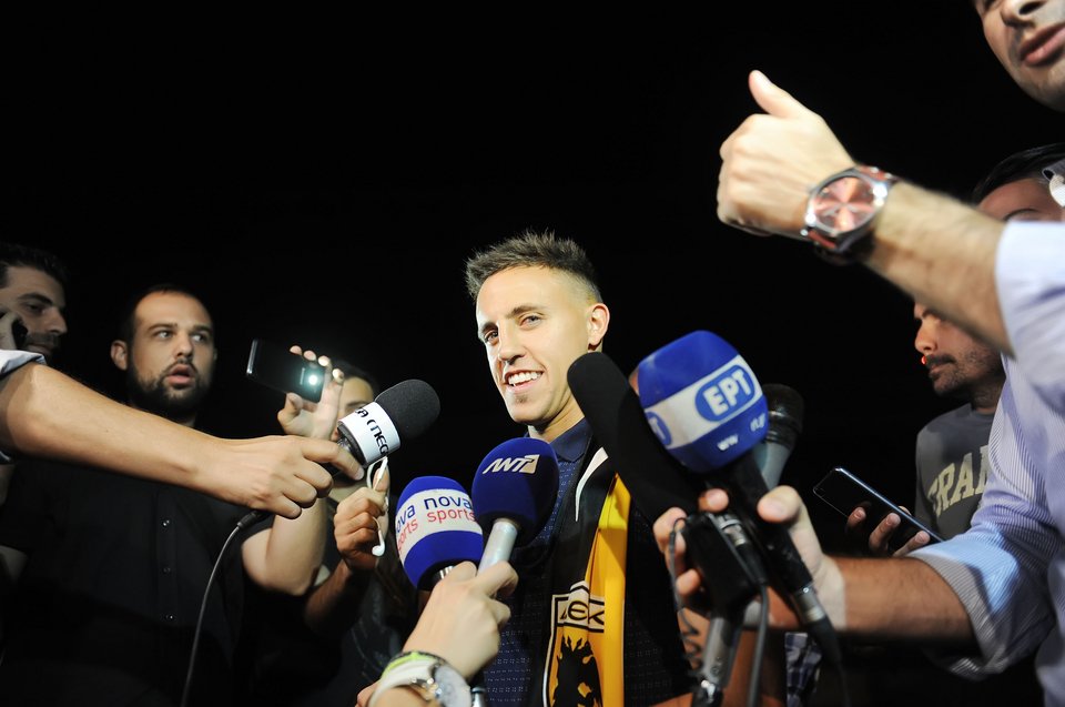 Λατρεία για τον Μπουονανότε - «Θα παίξω για τη φανέλα - Θέλω τίτλους με την ΑΕΚ» [εικόνες & βίντεο] | iefimerida.gr 6