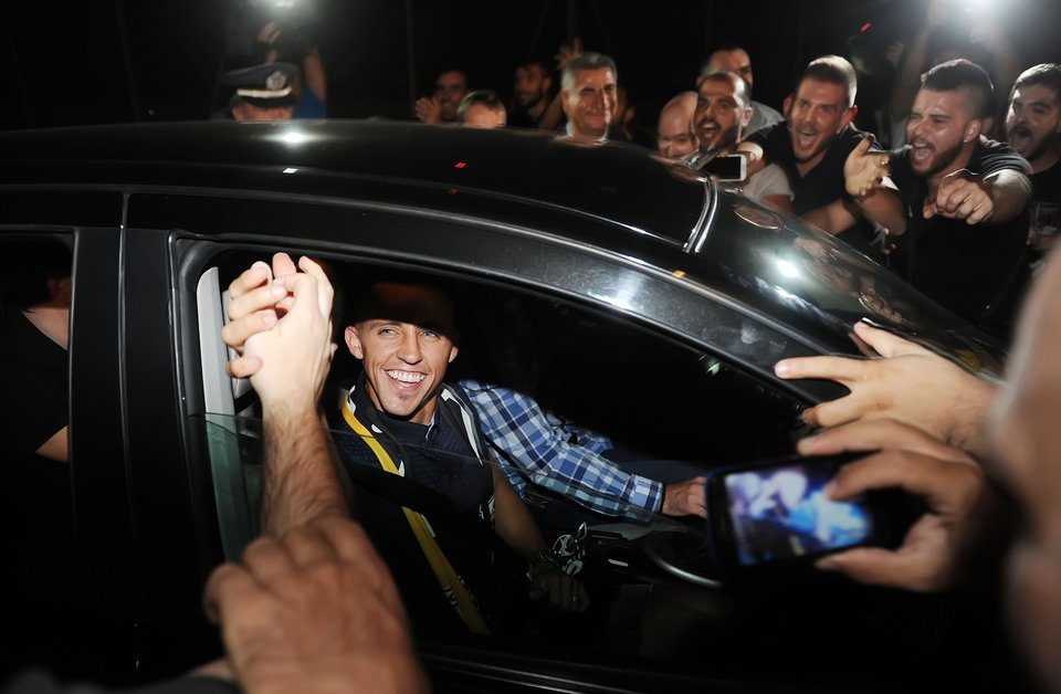 Λατρεία για τον Μπουονανότε - «Θα παίξω για τη φανέλα - Θέλω τίτλους με την ΑΕΚ» [εικόνες & βίντεο] | iefimerida.gr 7