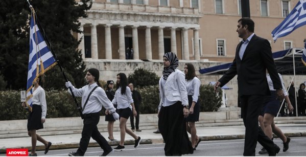 Γίνεται της ...μαντήλας στο twitter -Ενα θέμα που διχάζει [εικόνες] | iefimerida.gr 11