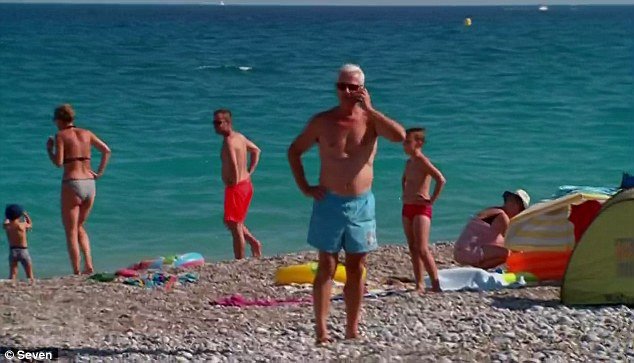 Πείραμα ανοχής: Φόρεσε μπουρκίνι στην Γαλλική Ριβιέρα και την έδιωξαν κακήν κακώς [εικόνες&βίντεο] | iefimerida.gr 2