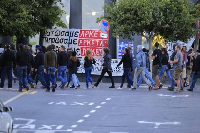 Η Τενερίφη έγινε... Αθήνα: Αλλαξαν ονόματα οι δρόμοι, όλα έγιναν ελληνικά -Ο ρόλος του Ματ Ντέιμον [εικόνες & βίντεο] | iefimerida.gr 2