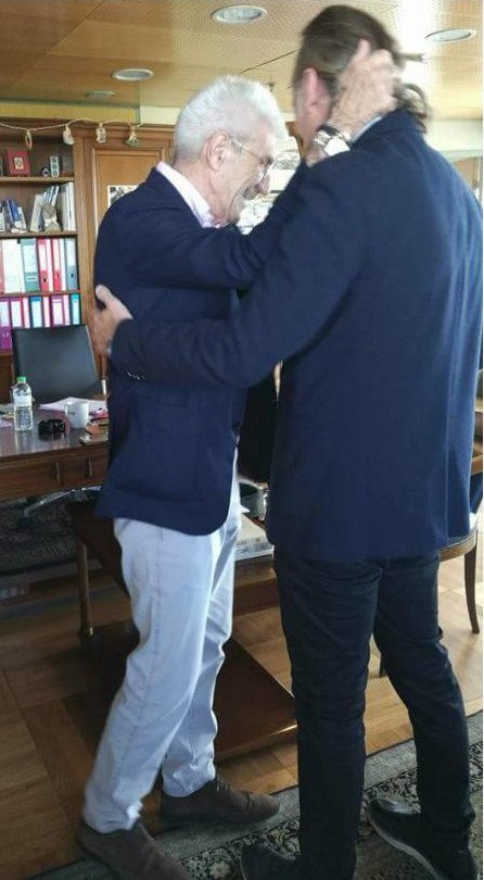 Απίστευτος Μπουτάρης: Εχρισε δημοτικό σύμβουλο με... τη γκλίτσα του! [εικόνες]	 | iefimerida.gr 2