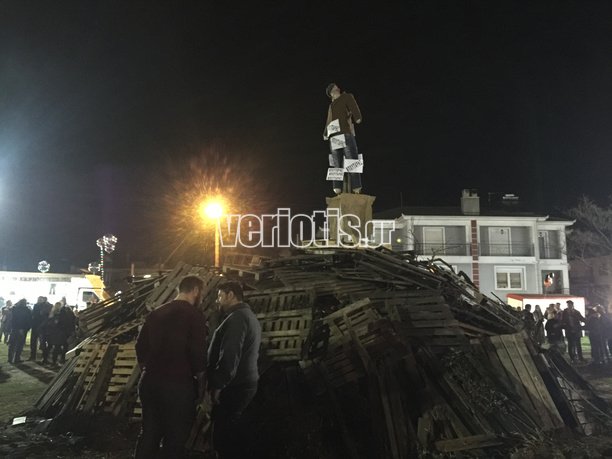 Στο Μακροχώρι Ημαθίας έκαψαν τον καρνάβαλο... Μπουτάρη  [εικόνες & βίντεο] | iefimerida.gr 1