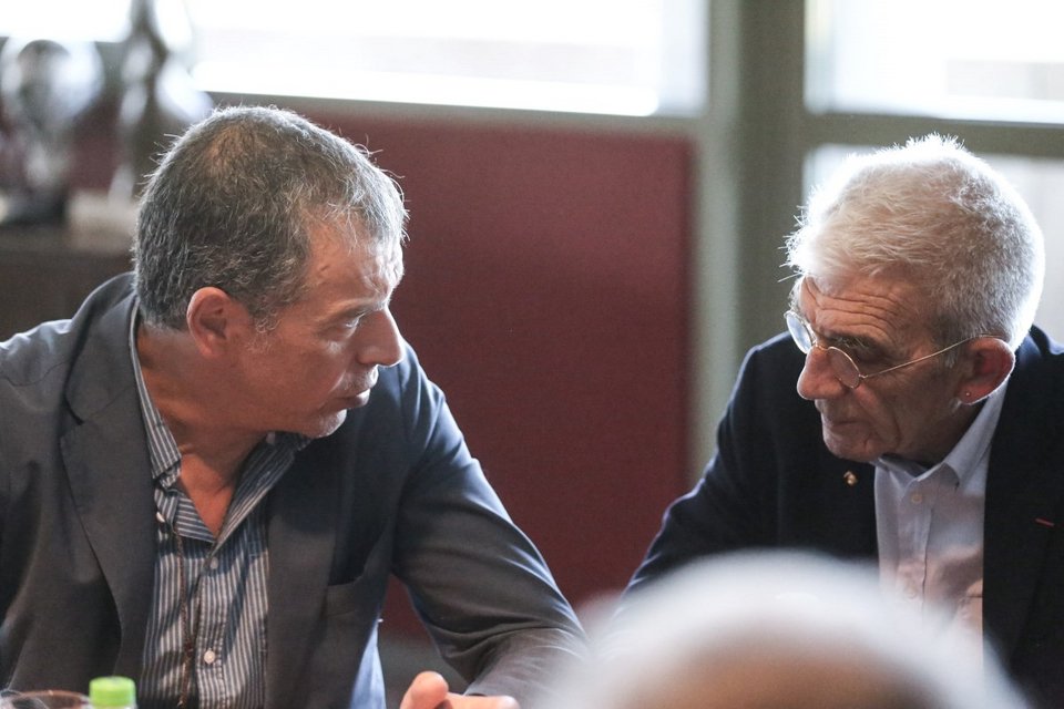 Μπουτάρης και Σταύρος Θεοδωράκης αναμετρήθηκαν για το ποιος έχει περισσότερα βραχιόλια [εικόνες & βίντεο] | iefimerida.gr 7