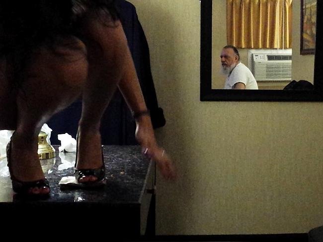 Ο σύζυγος της Περουβιανής καταγγέλλει: Ο ιερέας Γεώργιος έχει πρόβλημα παραφιλίας [εικόνες] | iefimerida.gr 0