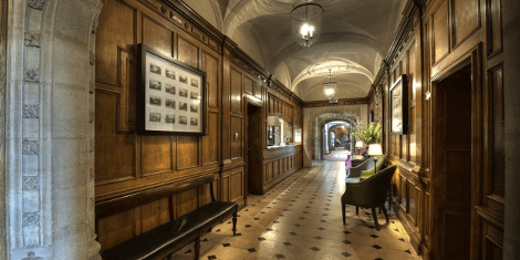 Πενθήμερη εκδρομή ακολασίας σε μεσαιωνικό κάστρο -Εταιρεία προσφέρει ταξίδι για σεξ [εικόνες] | iefimerida.gr 9