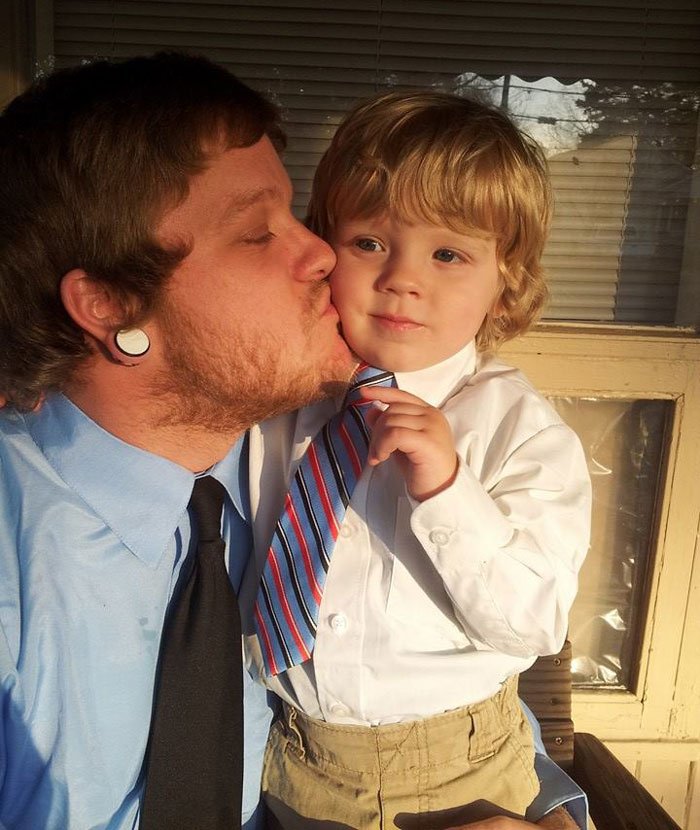 Ενα αγόρι ήθελε να ντυθεί πριγκίπισσα στο Halloween - Ο πατέρας του το βοήθησε [εικόνες] | iefimerida.gr 3