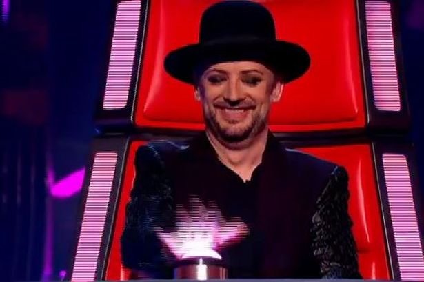 Social Media: Η Κέιτ Μος, ο Τόμας Πίντσον και οι τύραννοι με τα αστεία μουστάκια [εικόνες, βίντεο] | iefimerida.gr 1