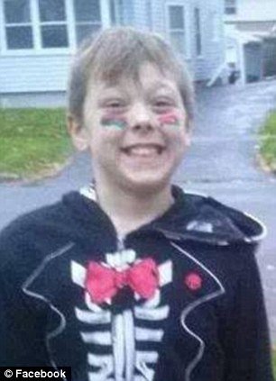 Ηρωας ετών 8: Θυσιάστηκε για να σώσει την οικογένειά του από φλεγόμενο τροχόσπιτο [εικόνες&βίντεο] | iefimerida.gr 6