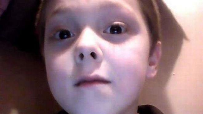 Ηρωας ετών 8: Θυσιάστηκε για να σώσει την οικογένειά του από φλεγόμενο τροχόσπιτο [εικόνες&βίντεο] | iefimerida.gr 7