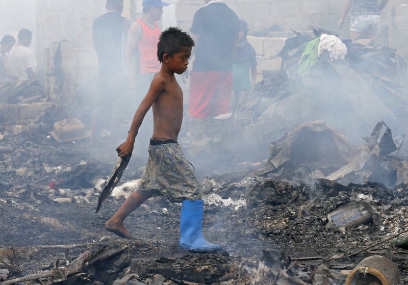 Πύρινη λαίλαπα  αποτέφρωσε τα σπίτια 15.000 κατοίκων παραγκούπολης στη Μανίλα [εικόνες]  | iefimerida.gr 2
