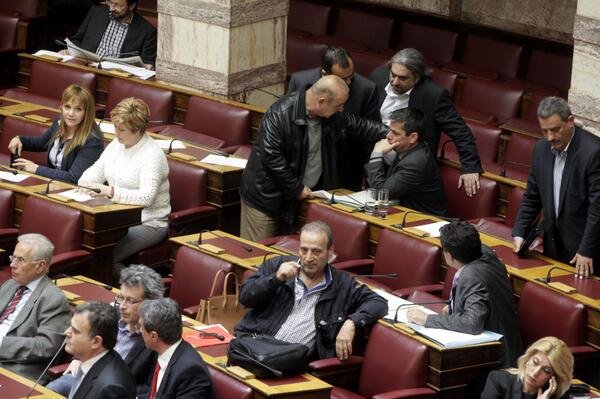 Βουλευτές των ΑΝΕΛ έδωσαν συγχαρητήρια στον προφυλακισμένο Μπούκουρα: Μπράβο, ψηλά το κεφάλι! [εικόνες] | iefimerida.gr 1