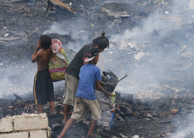 Πύρινη λαίλαπα  αποτέφρωσε τα σπίτια 15.000 κατοίκων παραγκούπολης στη Μανίλα [εικόνες]  | iefimerida.gr 3