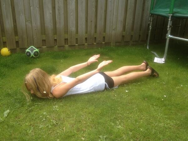 Μπορείς κι εσύ να «πετάξεις» σαν τον Φαν Πέρσι -Ξεκαρδιστικές μιμήσεις του απίθανου γκολ από φιλάθλους [εικόνες&βίντεο] | iefimerida.gr 2