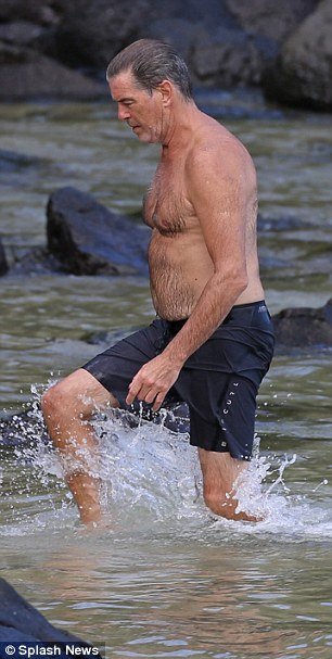 Πιρς Μπρόσναν: Σε τρυφερές στιγμές με την πληθωρική σύζυγό του [εικόνες]  | iefimerida.gr 4