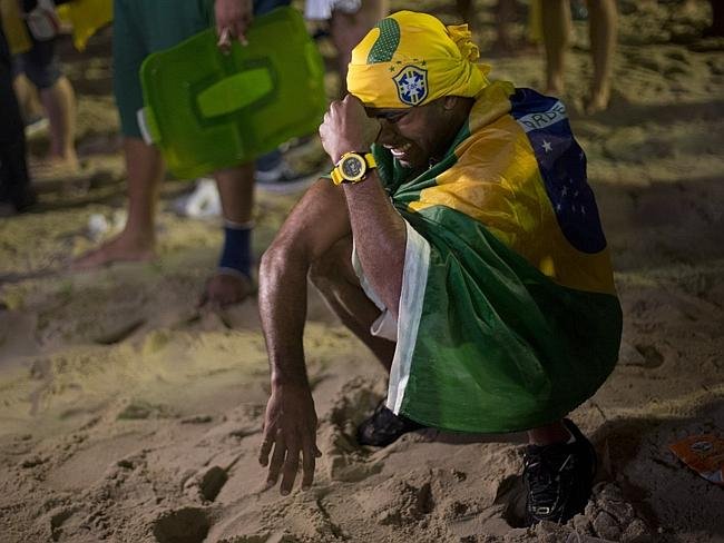 Εθνικό πένθος στη Βραζιλία -Συγκλονίζει το κλάμα των οπαδών μετά τη συντριβή από τη Γερμανία [εικόνες] | iefimerida.gr 11