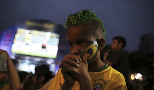 Εθνικό πένθος στη Βραζιλία -Συγκλονίζει το κλάμα των οπαδών μετά τη συντριβή από τη Γερμανία [εικόνες] | iefimerida.gr 0