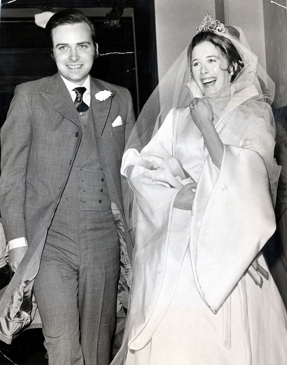 «Δεν τον περίμενα με μαύρο νεγκλιζέ και ένα μαρτίνι στο χέρι» -Η πεθερά του Κάμερον μιλά για τη ζωή της [εικόνες] | iefimerida.gr 0