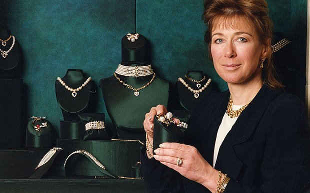 «Δεν τον περίμενα με μαύρο νεγκλιζέ και ένα μαρτίνι στο χέρι» -Η πεθερά του Κάμερον μιλά για τη ζωή της [εικόνες] | iefimerida.gr 2